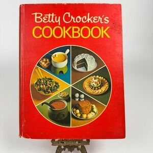 Vintage 1972 Betty Crocker's Cookbook Hardcover Golden Press Holiday red pie